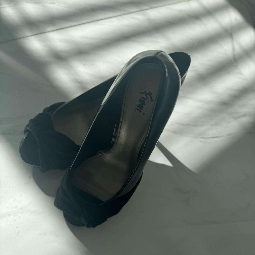 Heels - Picture 2 of 4